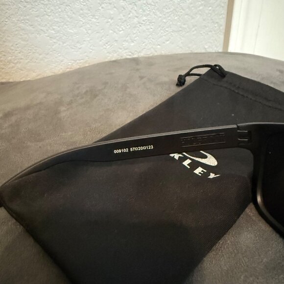 Oakley Sunglasses Holbrook Silver Mirror Lenses 9102 Black Frame - Picture 7 of 7